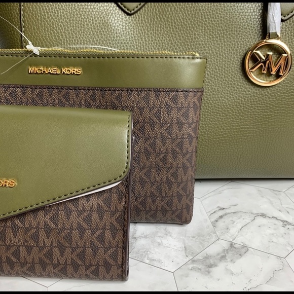 Michael Kors Kimberly 3 in 1 tote - Picture 7 of 7